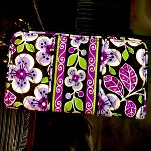 Vera Bradley zip around wallet
